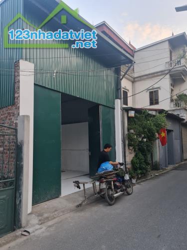 Cho thuê nhà xưởng, nhà ở tại thị trấn Yên Viên , diện tích 120m2 LH 0904550116