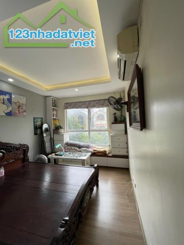 Bán căn chung cư Thông Tấn Xã Đại Kim, Quận Hoàng Mai, Lô góc, 3 ngủ 2 wc, 90m2 giá 4.8 tỷ
