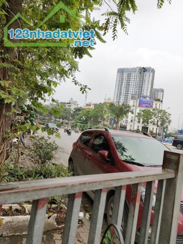 Cho thuê gấp lâu dài giá rẻ thang máy ô tô đỗ Trương Định 500m, 5 tầng, mặt tiền 5m. - 1