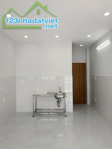 Cho nữ thuê Phòng trọ quận Bình Thạnh, 25m2 mới đẹp, ban công, cửa sổ, hẻm 7m. Giá rẻ nhất - 2