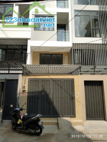 Cho nữ thuê Phòng trọ quận Bình Thạnh, 25m2 mới đẹp, ban công, cửa sổ, hẻm 7m. Giá rẻ nhất - 5