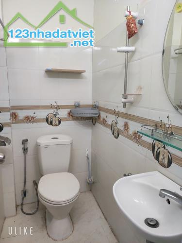 PHÂN KHÚC 3 TỶ - HOÀNG VĂN THỤ PHÚ NHUẬN - SÁT MẶT TIỀN - 3 TẦNG - TẶNG NỘI THẤT - 2