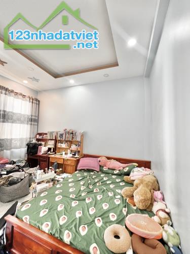 GẦN CHỢ AN NHƠN – NHÀ DT 82MV – NGANG GẦN 5M – HƠN 5 TỶ