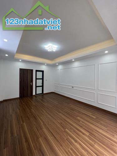 Bán gấp nhà đẹp như hoa hậu full nội thất-51m2 ô tô vào nhà đường rộng 5m tại TT chúc sơn - 1