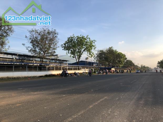 BÁN 2LÔ 10X25=250M2 ĐẤT THỔ CƯ 200M, ĐƯỜNG 18M CỦA KCN, NGAY TRƯỜNG CHUYÊN. GIÁ 260 TRIỆU - 3