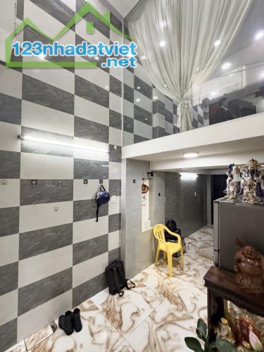 Bán nhà CMT8 quận 3 DT 30m2 ,6 tầng BTCT nhỉnh 4ty - 5