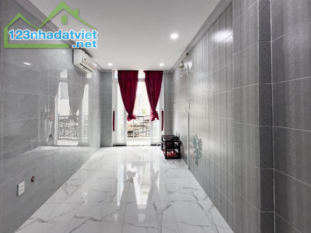 Bán nhà CMT8 quận 3 DT 30m2 ,6 tầng BTCT nhỉnh 4ty - 4