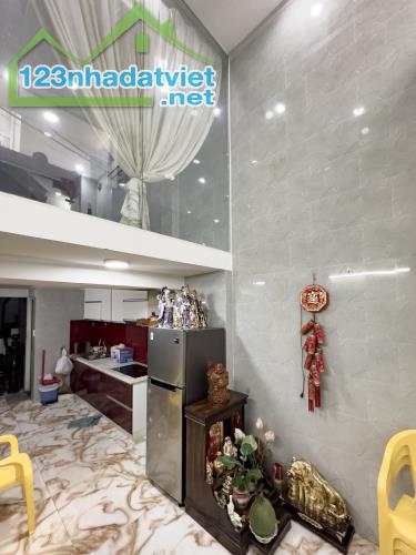 Bán nhà CMT8 quận 3 DT 30m2 ,6 tầng BTCT nhỉnh 4ty