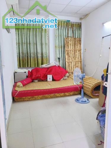 DƯƠNG QUÃNG HÀM – 43MV – 3 PHÒNG NGỦ - HẺM XE HƠI – HƠN 3 TỶ.