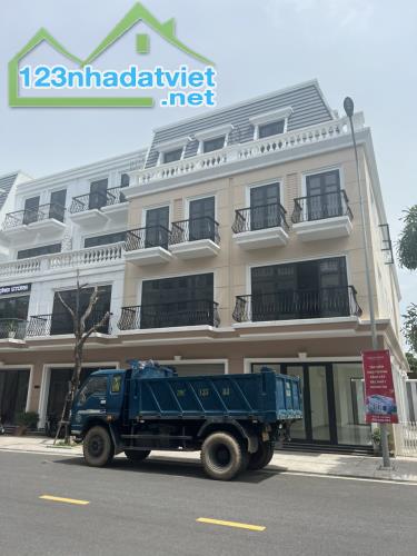 Căn Shophouse độc quyền Vincom Quảng Trị, chỉ 2 tỷ sở hữu căn 75m2 đường 20,5m - 4