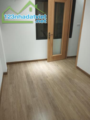 Bán nhà Lương Ngọc Quyến, 20m2, 5 tầng, mặt tiền 4m, 5.5 tỷ, đẹp mới, vuông vắn