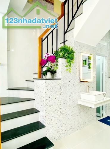 ĐƯỜNG BÙI QUANG LÀ P12 QUẬN GÒ VẤP - BÁN NHÀ 2 TẦNG HẺM ÔTÔ VÀO TẬN CỬA - 4