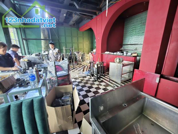 Cực hót cho thuê nhà phố Trần Hưng Đạo 2,5 tầng tổng 300m2 kinh doanh nhà hàng, cafe, - 1