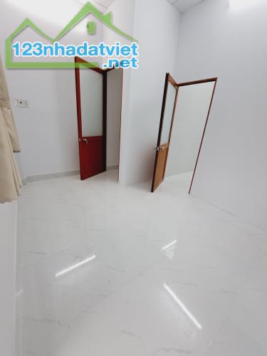 Bán Nhà Tân Sơn Nhì DT gần 40m2 chỉ 3ty