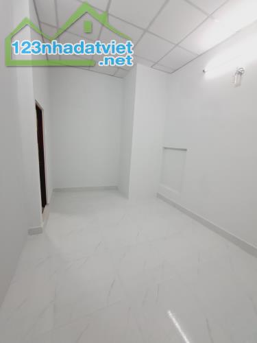 Bán Nhà Tân Sơn Nhì DT gần 40m2 chỉ 3ty - 3