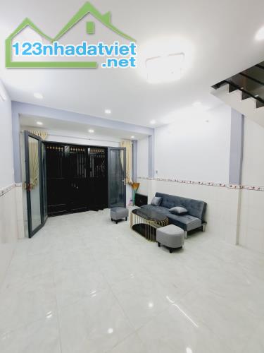 Bán Nhà Tân Sơn Nhì DT gần 40m2 chỉ 3ty - 4