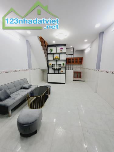 Bán Nhà Tân Sơn Nhì DT gần 40m2 chỉ 3ty - 5