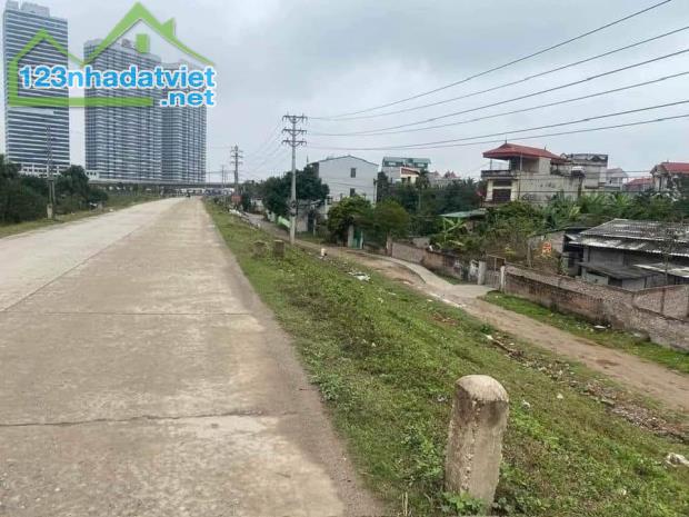 Bán đất Mặt đê Ngọc Giang, Vĩnh Ngọc 300m2, MT 15M. Gía sập nguồn.