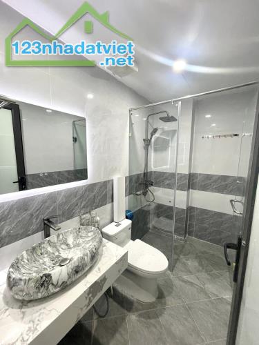 Tòa Nhà VP Xây Mới, Giải Phóng, Gara Ô tô, 70m * 8 tầng TM, 6,2m MT, Giá 27 tỷ. 0963826283 - 3