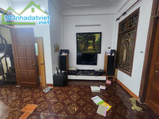 Bán nhà Nguyễn Đức Cảnh 4 tầng lô góc, ô tô kinh doanh đỉnh, giá hơn 6 tỷ rưỡi, ngõ thông