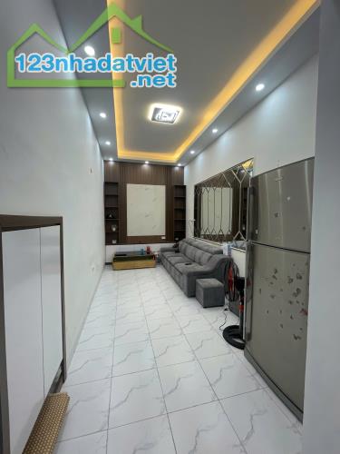 Cho thuê nhà ngõ 295 Bạch Mai Hai Bà Trưng 30/50m x 3 tầng, giá 12tr/tháng