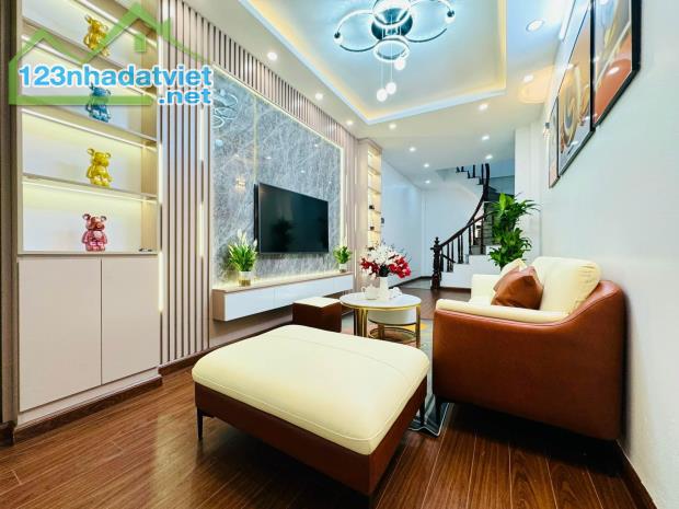 Nhà Rất Đẹp Tại Láng Hạ Diện Tích 30m2- 6 tầng- giá 5 tỷ Ba Đình - Ô tô gần - 2