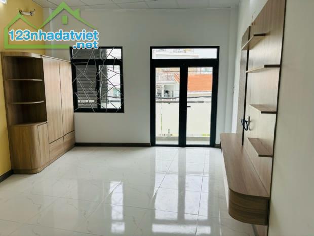 Bán Nhà Kinh Dương Vương, Phường 12 , Quận 6. DT 61m2 x 2 tầng (4.6 x 15). Giá 7.95 tỷ TL.