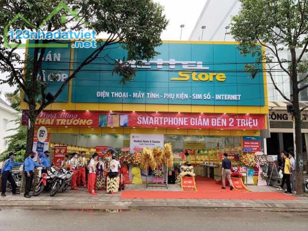 Bán nhà mặt phố Đê La Thành, Ba Đình. Dt 132 m2 x MT 7,6 m. Ô tô KD xây toà VP cho thuê.