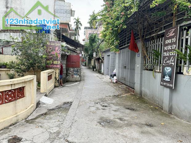 Chính chủ bán 64m2 đất gần ngõ 24 đường Lý Sơn, Phường Thượng Thanh. Cách cầu Đông Trù 300