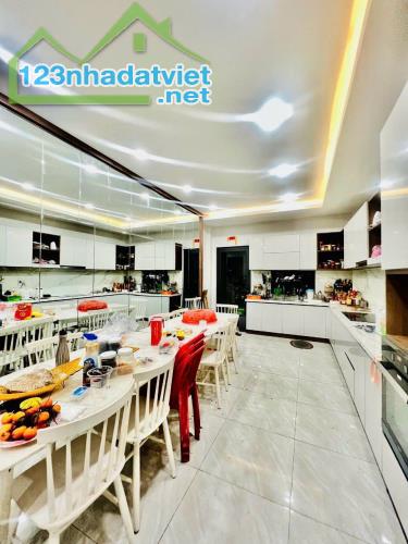 Bán nhà 4 Tầng. Mặt tiền kinh doanh, P. Hiệp Phú, cách VinCom 200m,  dt 110m2