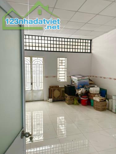 Bán nhà Bình Tân mặt tiền đường số Khu Lê Văn Quới, 4x16 có 3 tấm 4 phòng ngủ chỉ 5 tỷ - 5