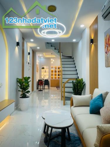 Bán gấp nhà mới, 5 tấm  nở hậu đường Nguyễn Văn Đậu, tặng full nội thất