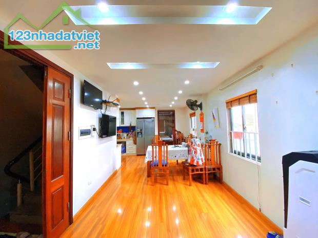 Bán Nhà Phân Lô Cầu Giấy, Phố Vip Đỗ Quang 52m x 5T x Mt 4.6m. Giá hơn 20 tỷ. - 1