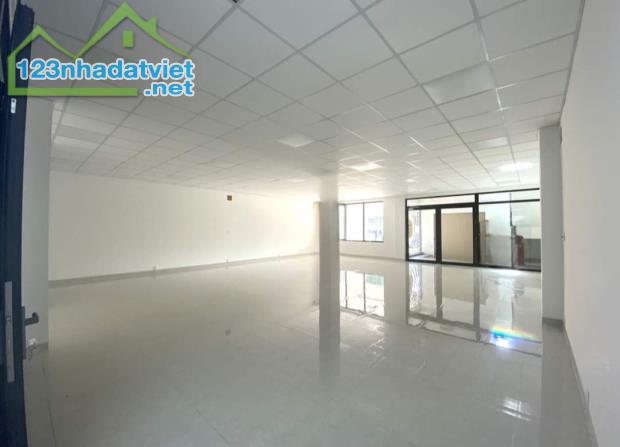 Cần cho thuê mặt bằng 500m2 mặt tiền đường lớn Tôn Đức Thắng vô cùng thuận lợi kinh doanh - 1