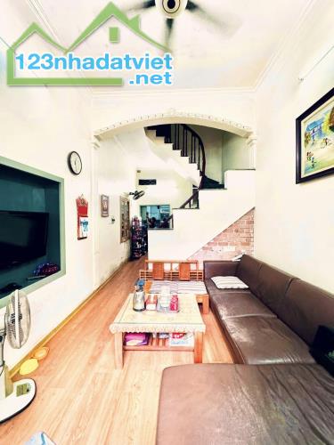 NHÀ ĐẸP NGÕ 250 TÂN MAI 48M 3T, 2 THOÁNG TRƯỚC SAU, KCBT CHẮC CHẮN, 4 TỶ
