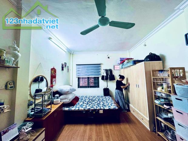 NHÀ ĐẸP NGÕ 250 TÂN MAI 48M 3T, 2 THOÁNG TRƯỚC SAU, KCBT CHẮC CHẮN, 4 TỶ - 2
