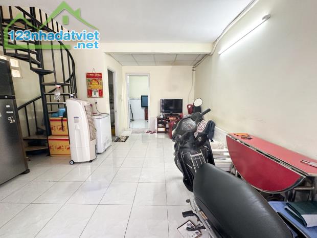 SAU LƯNG MẶT TIỀN TRẦN BÌNH TRỌNG - P5 BÌNH THẠNH - 38M2 (4.6x8.2) - 2 TẦNG - 3 PN CÓ 1 PN - 4