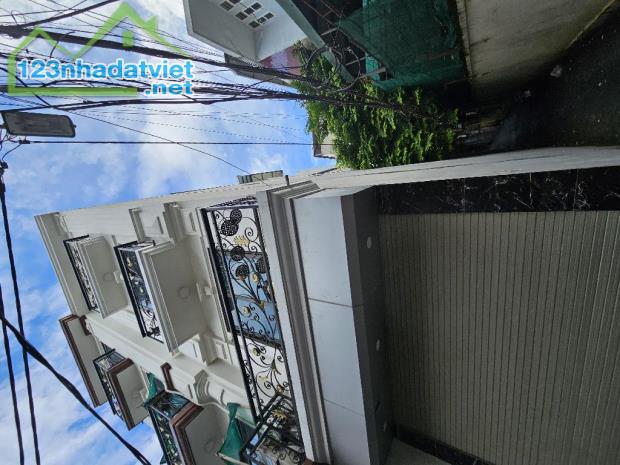 LÔ GÓC NGỌC TRỤC VUÔNG ĐÉT 35M2X4T, Ô TÔ 4 CHỖ TẬN CỬA, GIÁ TỐT CHỈ 5.4 TỶ