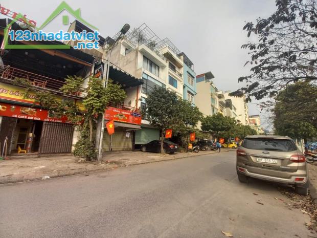 Bán Gấp! Siêu Phẩm View Hồ Hạ Đình, Hàng Xóm Royal City.102m x 4T x Mt 5.4m.  Giá : 25 tỷ