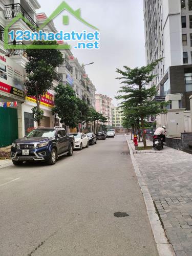 Bán Gấp! Nhà Vườn KĐT ROSE TOWN, Quận Hoàng Mai.123m x 5T x Mt 6.5m. Giá 23.5 Tỷ