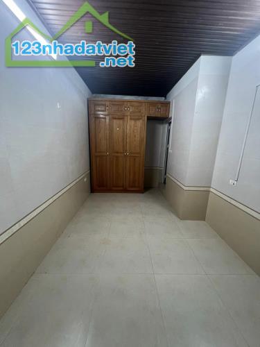 Bán nhà Giải Phóng ngõ thông kinh doanh, 4 chỗ đỗ cửa, 90m, tương lai sáng ngời, 4 tỷ