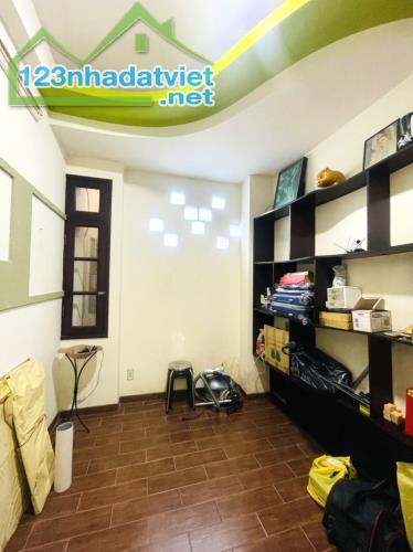 NHÀ QUẬN 10 NGAY RẠP HÁT HÒA BÌNH, HẺM NHỰA 8M THÔNG KINH DOANH, XE TẢI ĐẬU CỬA, 10 TỶ HƠN