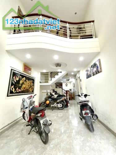 BÁN NHÀ ĐƯỜNG BÀN CỜ, QUẬN 3, HẺM 6M THÔNG, XE HƠI VÔ NHÀ, 55Mx5 6PN 5WC, HĐT 40TR 11 TỶ x