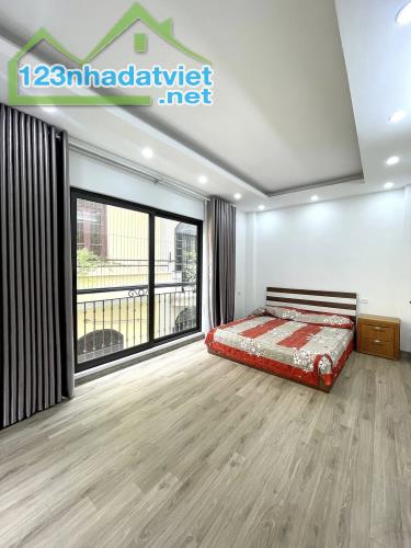 Bán nhà Kim Ngưu, 36m2, 5 tầng, mặt tiền 5.7m, giá 8,2 tỷ, đẹp mới, ô tô con đỗ cửa