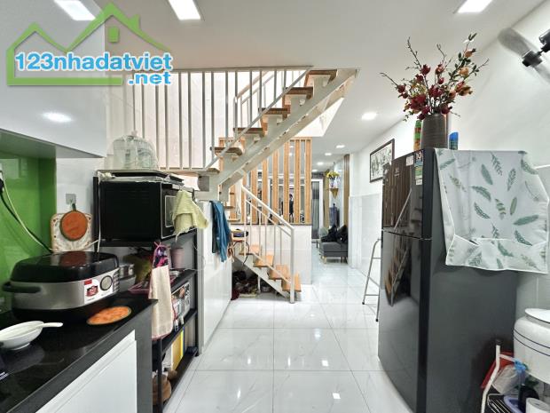 Nhà Lý Chính Thắng quận 3 DT 40m2 ,2 tầng ,Chỉ nhỉnh 5ty - 4