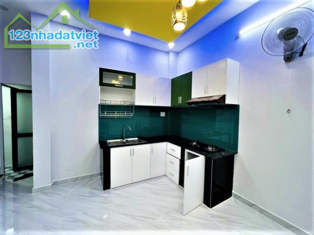 NHÀ QUẬN 10 GẦN TTTM VẠN HẠNH MALL, HẺM THÔNG, XE HƠI ĐỖ CỬA, 40M2 (5.6*7M) 3PN MỚI 6 TỶ x - 2