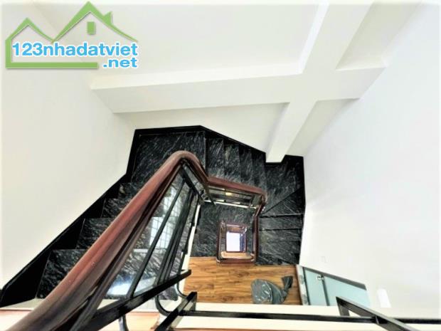 NHÀ QUẬN 10 GẦN TTTM VẠN HẠNH MALL, HẺM THÔNG, XE HƠI ĐỖ CỬA, 40M2 (5.6*7M) 3PN MỚI 6 TỶ x - 4