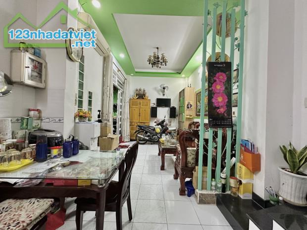 Sắp định cư, bán gấp nhà đẹp, 4 tầng, 1 căn ra mặt tiền Trần Huy Liệu- Phú Nhuận, 6.x tỷ.