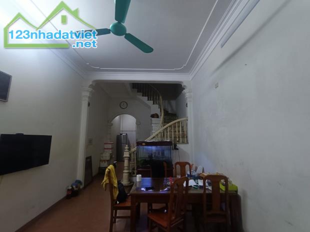Quang Trung 56m 3 tầng đẹp, cách 50m ra mặt phố, 50m ra ga tầu điện la khê chỉ 5.5 tỷ - 1