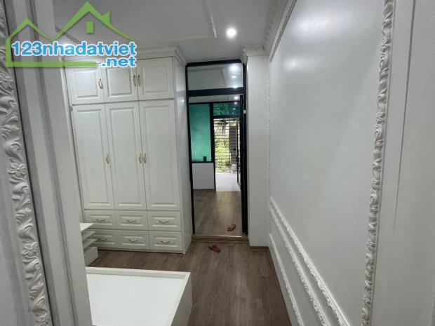 Cho thuê nhà ở Nghĩa Tân, Cầu Giấy 40m x 3T giá 19tr, vỉa hè, ô tô tránh, full nội thất - 1